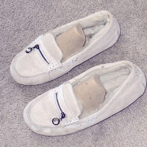 Ugg Ansley Charm Slippers! - Picture 2 of 8